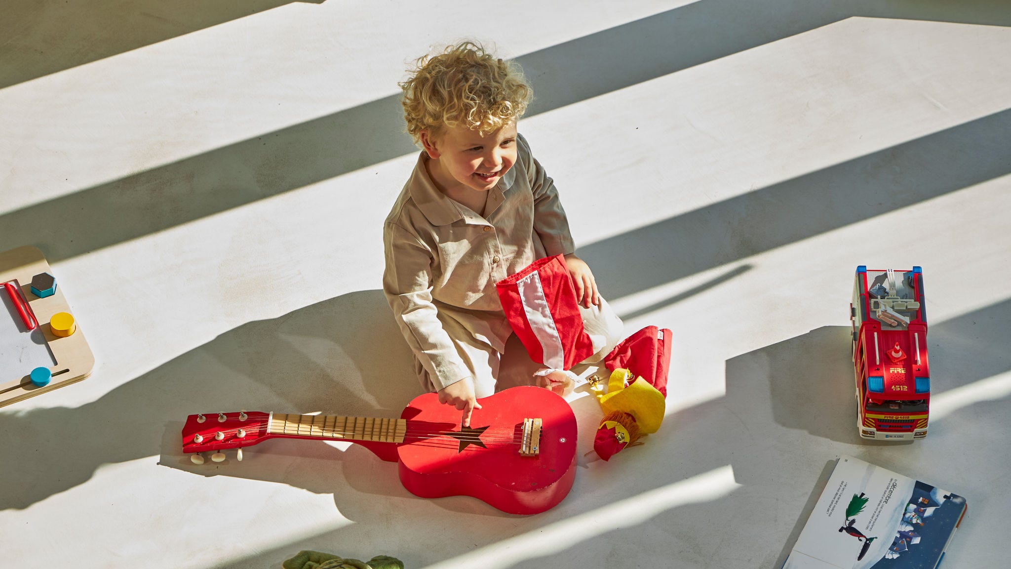 Gradska panorama sa zelenim okruženjem