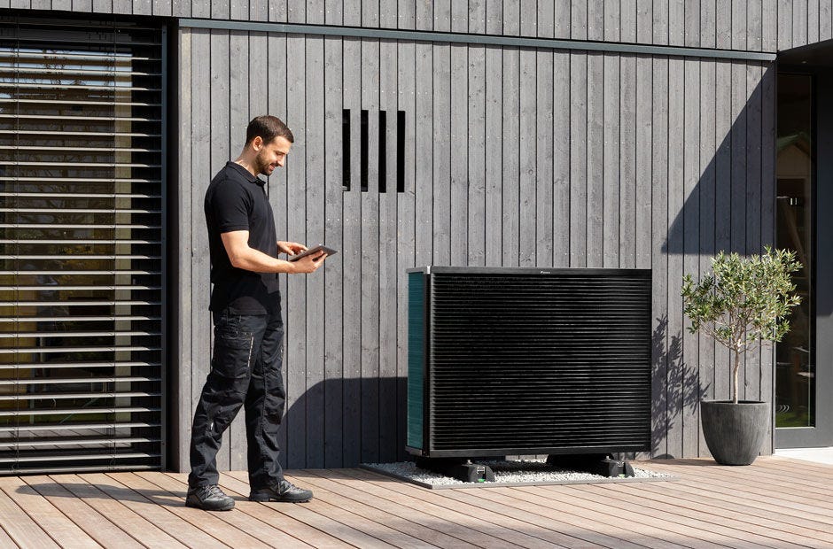 Instalater s Daikin Altherma vanjskom jedinicom