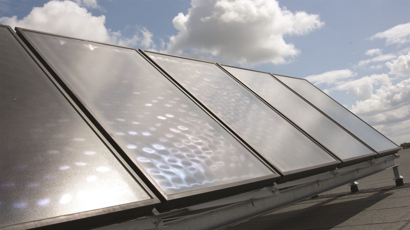 Solarni paneli pogone Daikin dizalicu topline za energetski učinkovito grijanje doma
