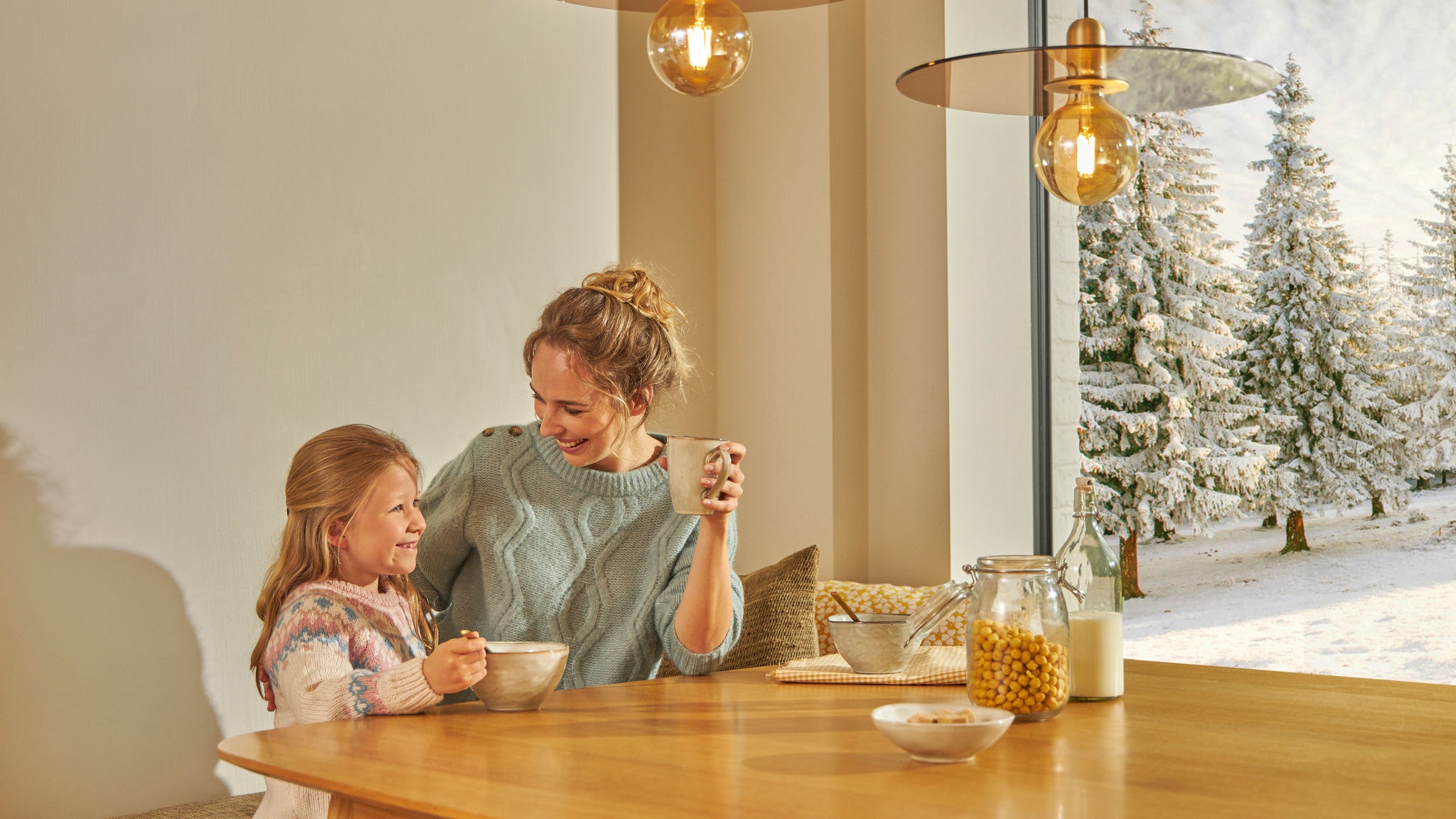 Majka i kći uživaju u lijepom trenutku na odličnoj temperaturi zahvaljujući Daikinu