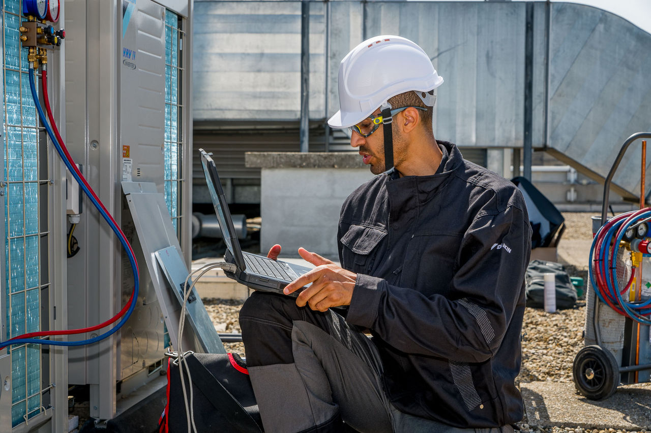 Čovjek koji provodi energetski pregled
